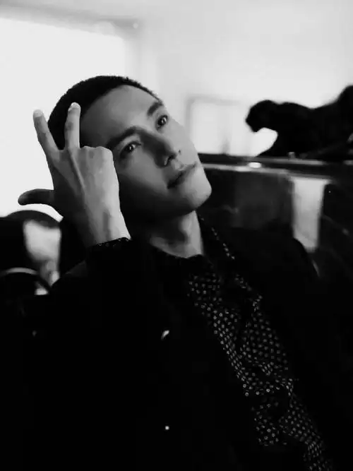 陈坤江湖风大片##陈坤寸头#陈坤状态太好了,寸头造型魅力值直接拉满