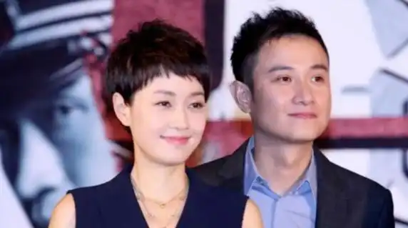 离婚3年马伊琍一家四口同框,文章成爷爷,马伊琍嫩如少女,文章送花疑似