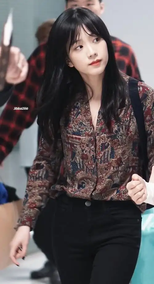 想求金智秀有刘海的照片