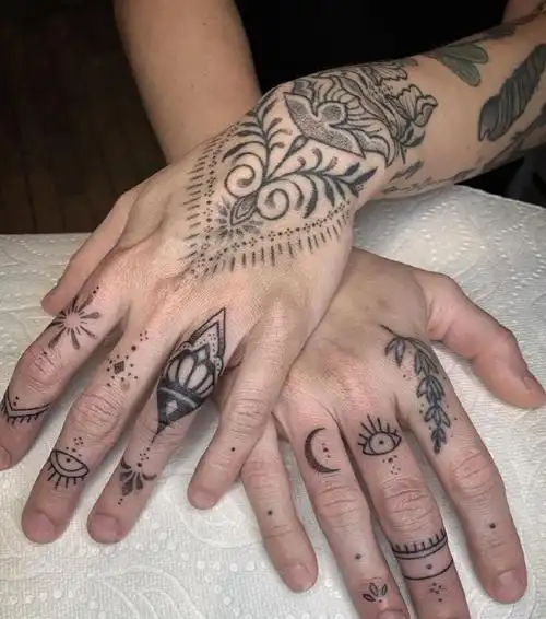 手指纹身好看的一组手指纹身图案