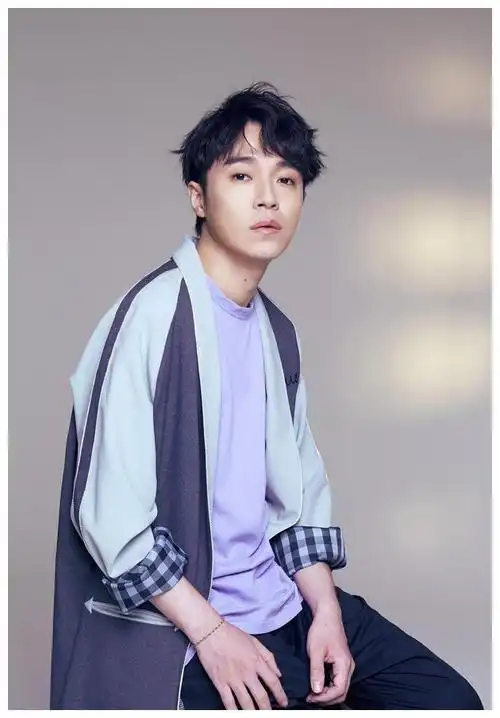 吴青峰每个月只花这个数!