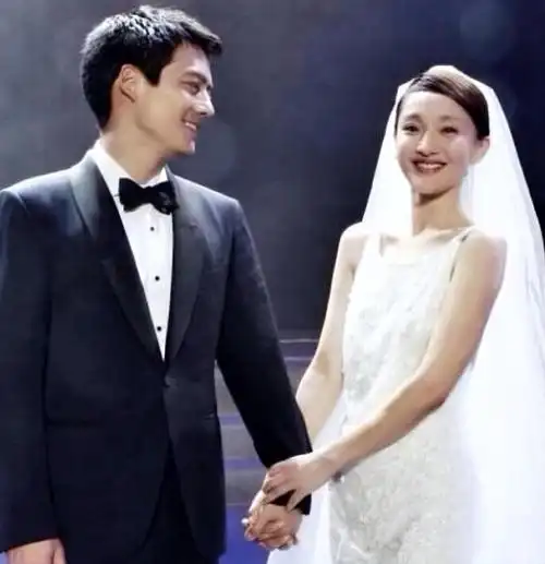 事实证明49岁无人敢娶的周迅已经走上了另一条道路