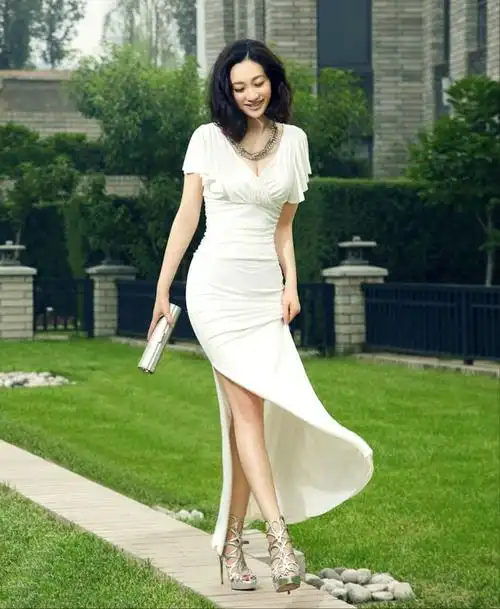 李小冉"大尺度"挑战禁忌之恋电影,为何没红?现凭好身材上热搜