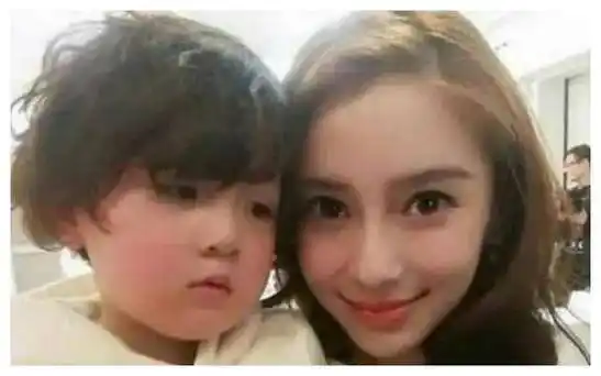 杨颖分享家庭幸福,小黄晓明首次亮相,惊人相似!_孩子_儿子_父母