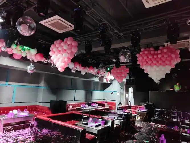 七夕酒吧气球布置