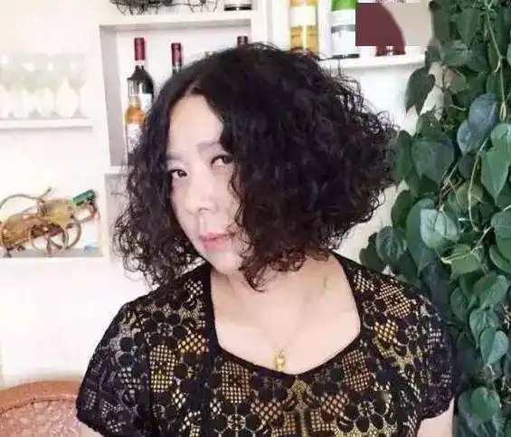 女人才过30岁,别急着留这3种大妈"发型",很显老,又难看!