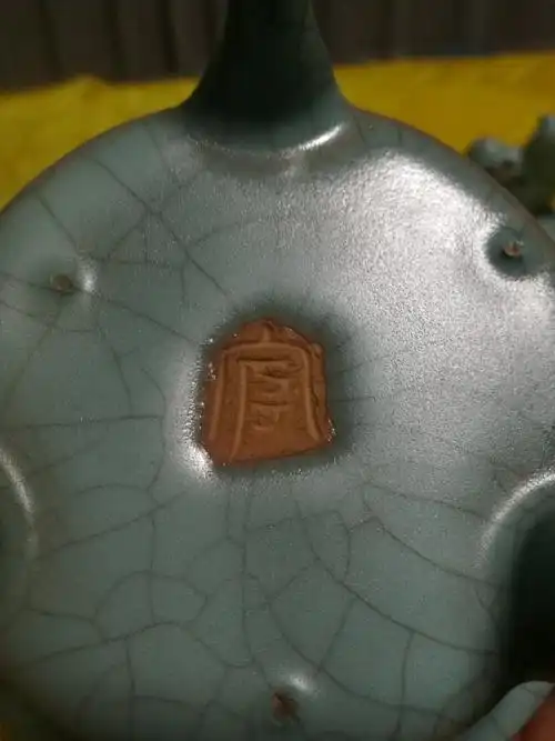 北宋汝官窑香熏系列之七.又两只造型别致的香熏