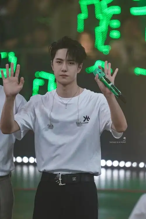 210717 乐华十二周年演唱会 @uniq-王一博 cr:logo