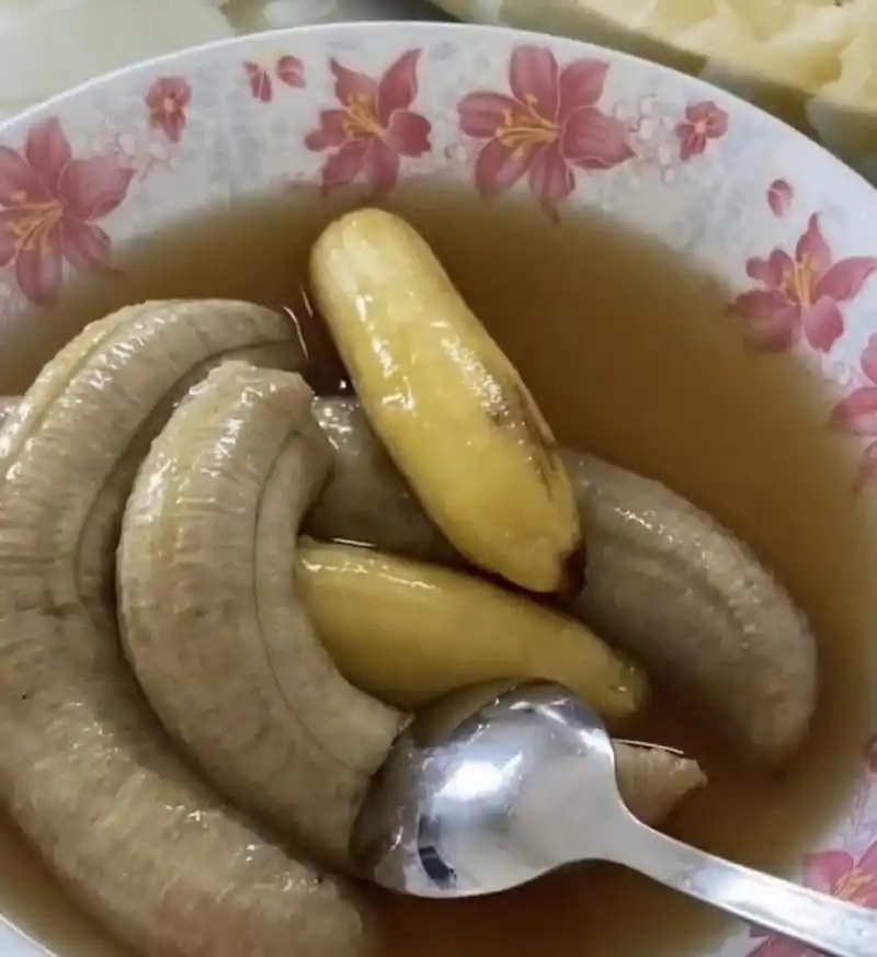 自己做的香蕉罐头,难怪这个罐头市场上没有卖的?,[抠鼻]