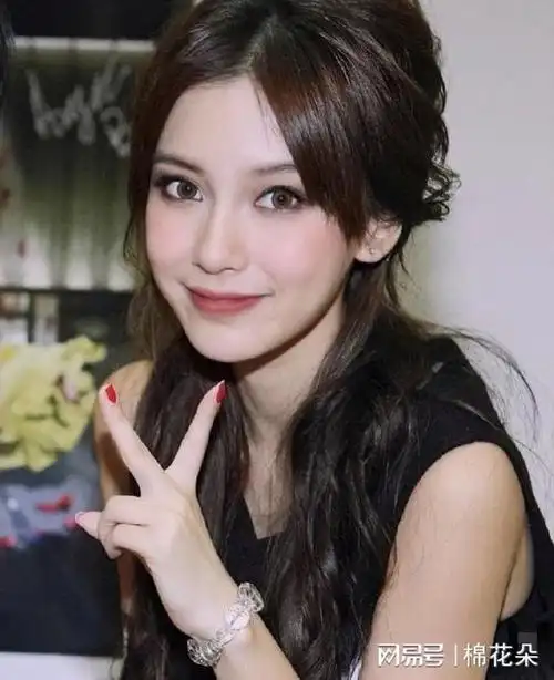 刚出道时照片曝光没有找到自我的angelababy每张看着都像别人