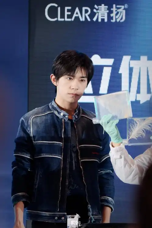 清扬品牌代言人易烊千玺##易烊千玺从喝奶到喝香槟##晋江文男主缱子