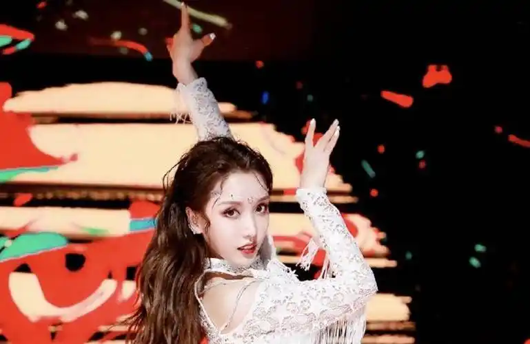 姜贞羽暂停录制,得知是腰伤复发的原因,粉丝心疼不已