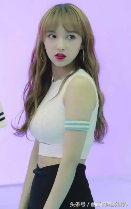 程潇的胸部有多大(宇宙少女程潇到底有多胸)_可可情感网
