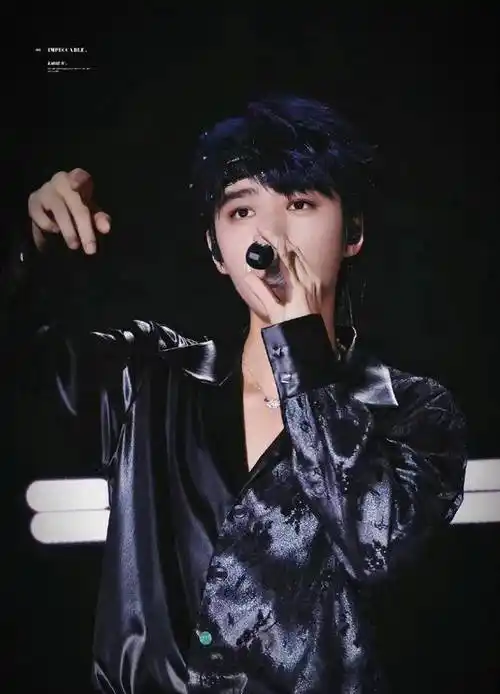 这位狗仔误以为王俊凯是在和女友私会,竟然悄悄地跟踪并