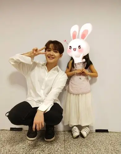 尤长靖中国新说唱后台合影是甜度满昏的大哥哥呀