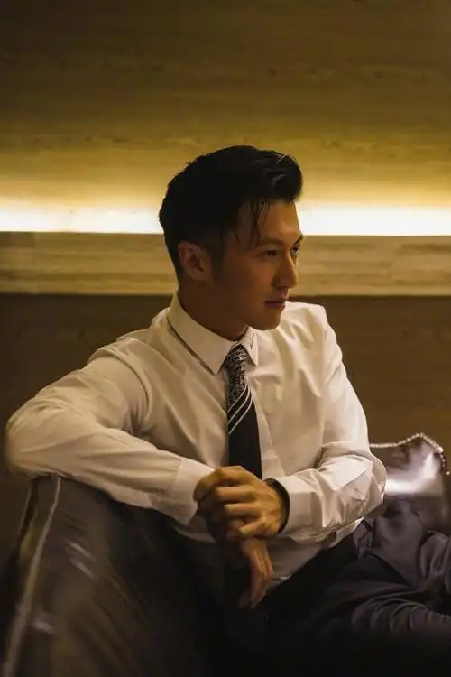 谢霆锋状态#谢霆锋出席怒火重案首映礼,这状态跟我说他20岁我也信呐!