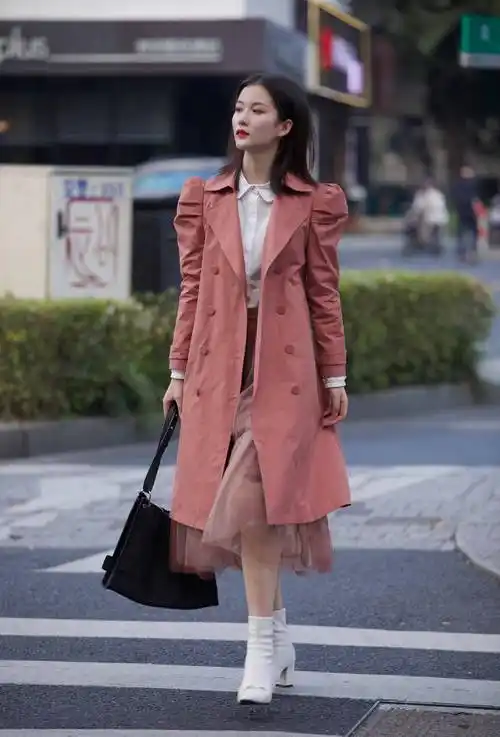 街拍:秋日一周穿搭不重样,小闺蜜都说美美美_风衣_套装_时尚