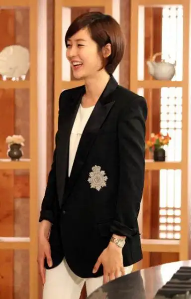 韩剧《神之晚餐》成宥利变冷傲倔强都市女(图)