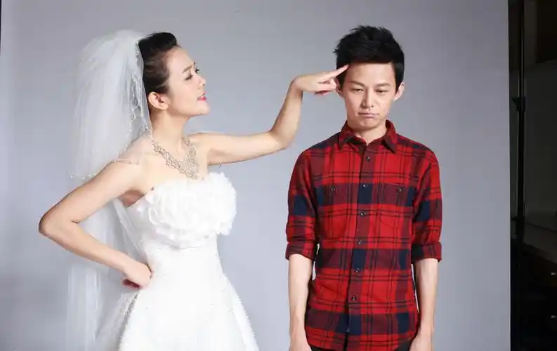 撒娇女王发杨乐乐何炅婚纱照