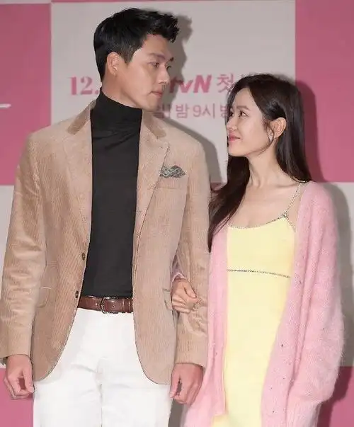 孙艺珍与玄彬,庆祝结婚两周年,晒出优雅婚纱照,透露甜蜜的现状