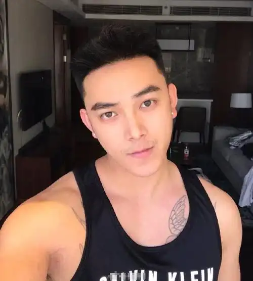 猛男治愈系肌肉纹身帅哥私房照图片帅哥猛男文章小虾米