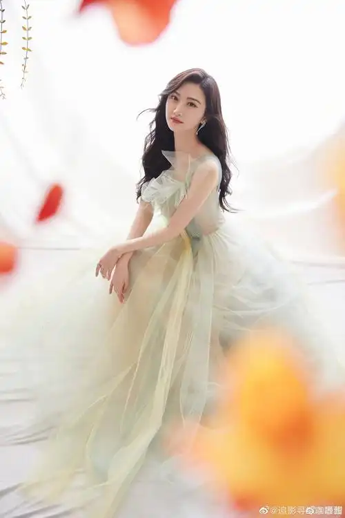 景甜主演的新剧去《乐游原》出妆 ,甜甜的古装造型好美啊