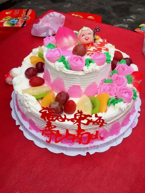 老人八十寿辰 举家庆贺