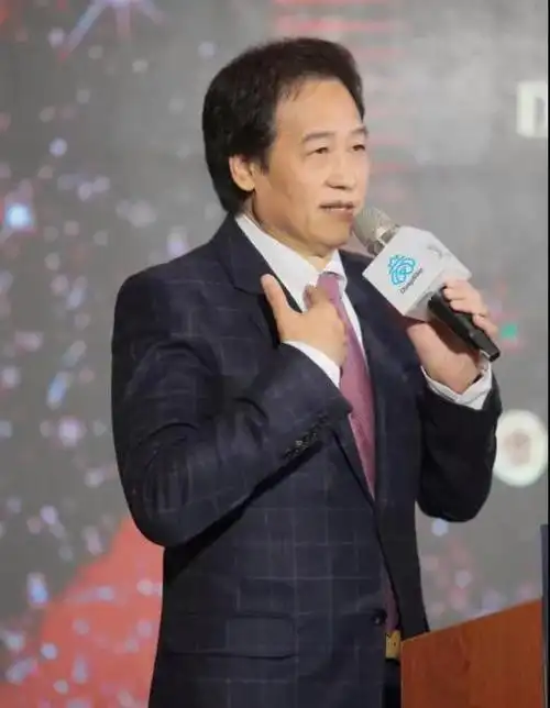 陈金飞个人资料(陈金飞:独宠刘亦菲20年后,为何改捧杨采钰,无儿无女他