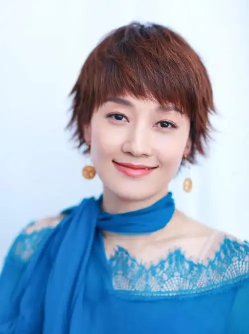 马伊琍宝蓝长裙优雅性感写真