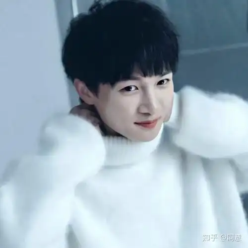 有没有周深超级可爱的照片呀~? - 知乎