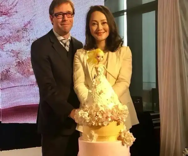 宋佳丈夫身患重病后她离婚弃夫远走55岁再婚嫁比利时富豪