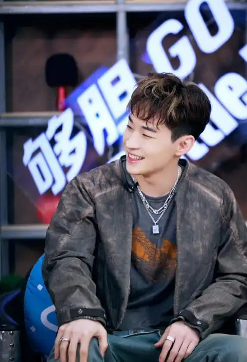 刘宪华偷偷松了口气太可爱了