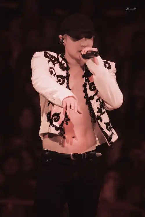 巡回演唱会##张艺兴重庆演唱会##张艺兴2023大航海巡演#肌肉线条好美