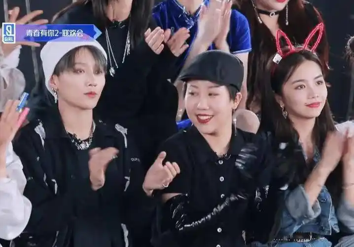 刘雨昕坐第一排,孔雪儿的座位却很难找_节目_金靖_赵小棠