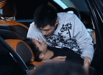 原创愚人节站姐们都癫了吗发了黄景瑜许魏洲亲吻图杨紫刘学义cp照