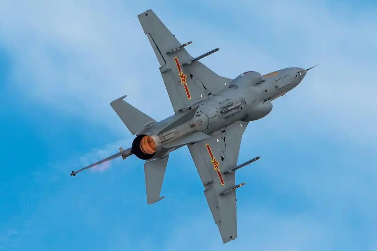 被人低估的国产战机,使用涡喷发动机看似落后,实则救火队员