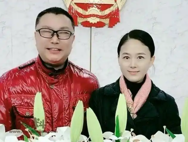 歌手尹相杰宣布结婚 新婚妻子的容貌气质获得称赞