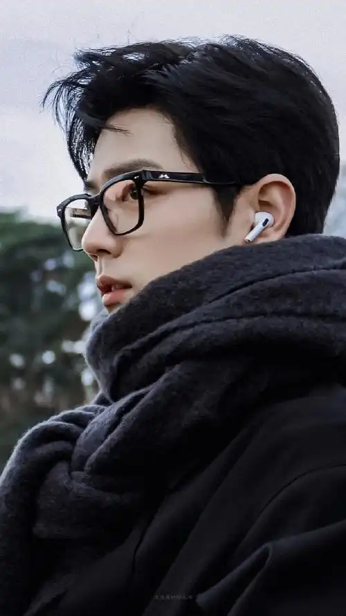 肖战巴黎大衣随拍##肖战壁纸