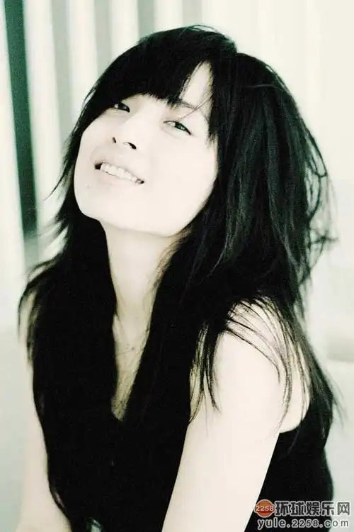 揭秘靳东老婆李佳个人资料婚史 曾和赵薇并称五剑客