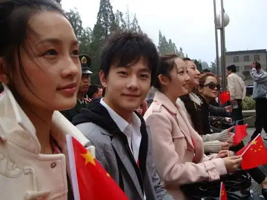 魏大勋的绯闻,也就不攻自破了今年杨洋生日,李沁还在微博下面评论呢"