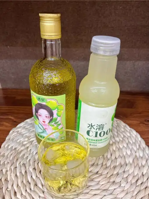 这个喝了一个夏天了一共有六个口味喝的就剩一瓶青梅了兑这水溶一起喝