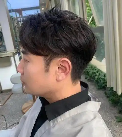 建议男人:若你到了50岁,切莫留这3种"油腻发型",看着显老