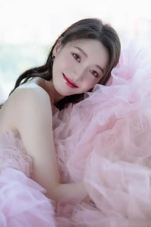 姜贞羽是不是真的可惜了出道热度那么高现在还是只能宣传颜值