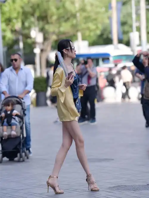 北京街拍高跟凉鞋搭配