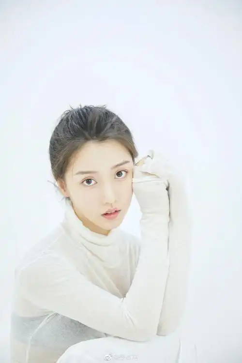 姜贞羽白色写真#转自微博