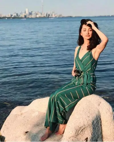 王菲最爱的连体裤再麻烦又怎样美就够了