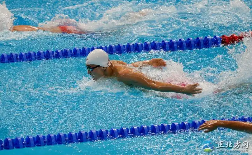 牛广盛在200米蝶泳比赛中以小组第二晋级半决赛