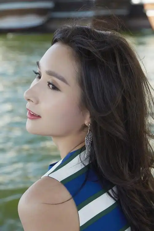 杨恭如全新旅行大片:她从海上来