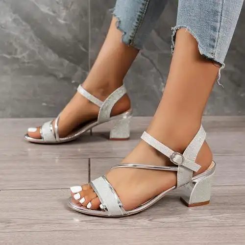 坡跟凉鞋钻高跟