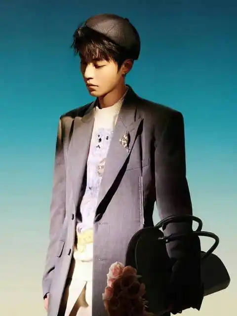 好久不见王俊凯这种风格的呈现了,行走的衣服架子,帅气的还有我们成